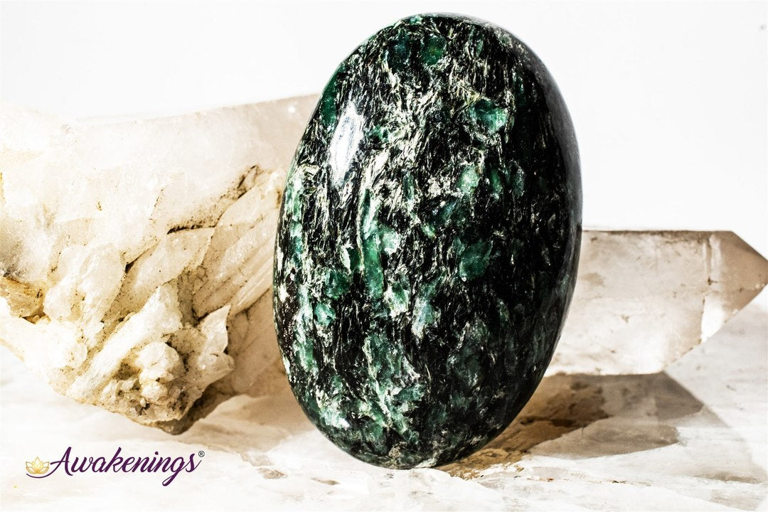 Emerald in Matrix Palm/Pillow Stone